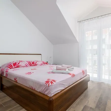 Mlini Rooms 3*
