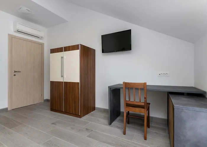 Mlini Rooms 3*